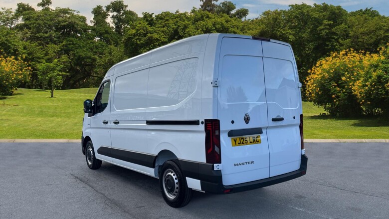 Renault Master Mwb Diesel Fwd MM35 Blue dCi 130 Advance Medium Roof Van